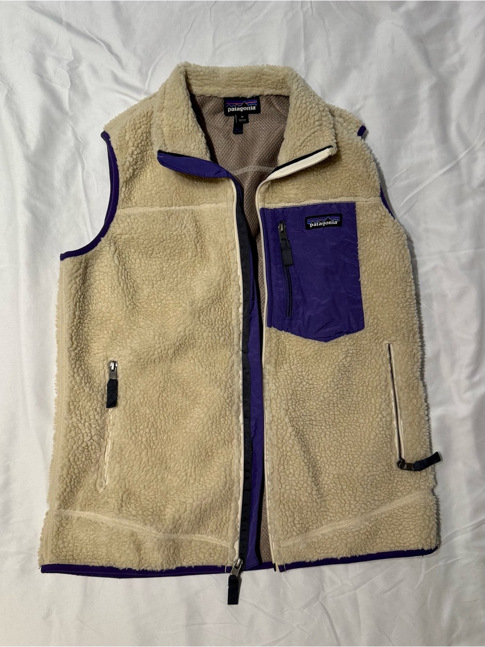 Patagonia Cream Sherpa Vest with Purple Chest Pockets, Women’s Medium